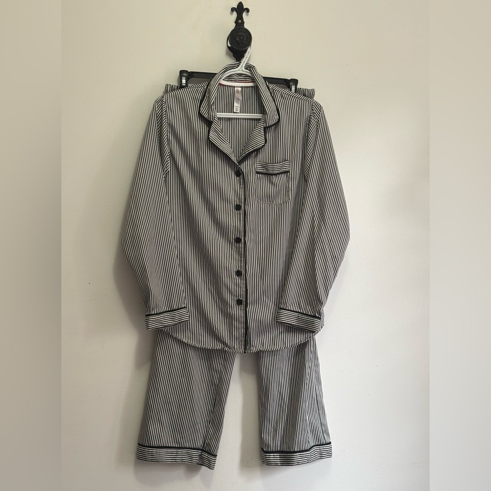 Gilligan & O'Malley Black and White Striped Pajama Set